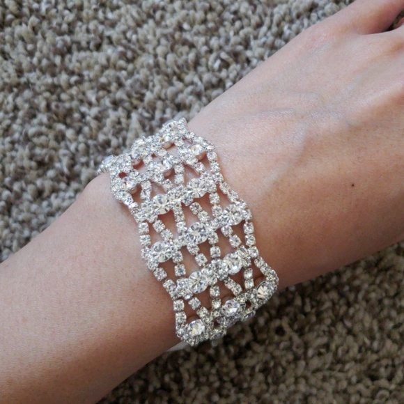 Claire's Bracelet - Picture 1 of 2